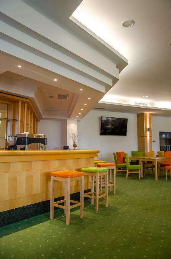 Complex Silva Hotell Bukarest Exteriör bild